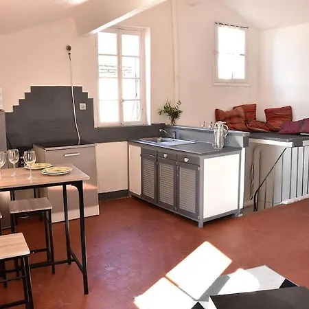 Lovely Flat In The Heart Of The Medieval Apartment Hyeres